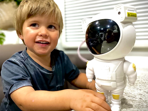 Zvaigžņu projektors astronauta nakts gaismas lāzera debess projektors led tālvadības pults