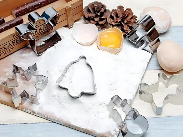 Sütőtálca 6 db karácsonyi mézeskalácsos emberkék készlet acélból