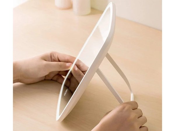 Miroir de maquillage cosmétique éclairé par led