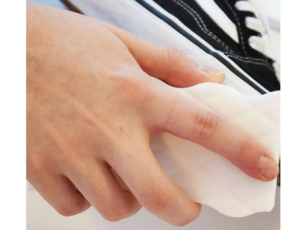 Magiška kempinėlė dėmėms valyti pašalina nešvarumus