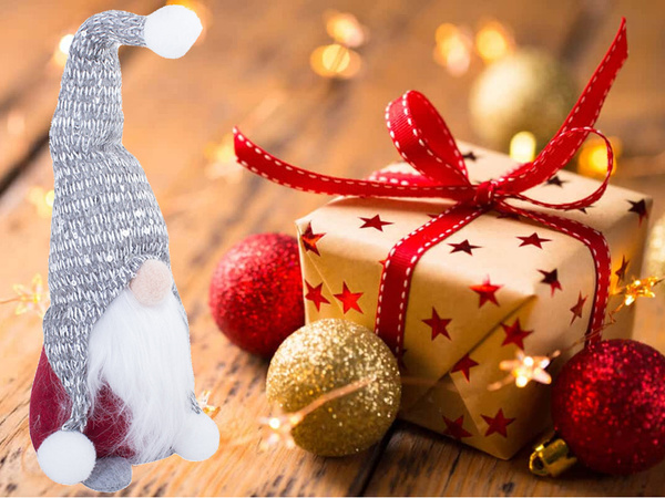 Gnome de noël gnome de noël sous l'arbre de noël