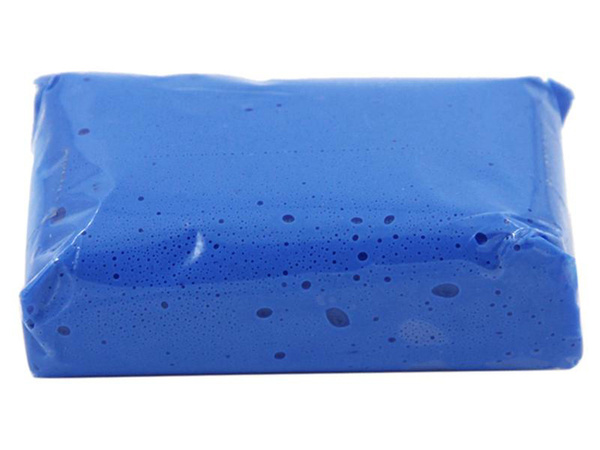 Tvrdý íl na čistenie laku auta