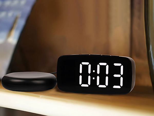 Budzik zegar elektroniczny z padem wibracyjnym led alarm cyfrowy sieciowy