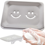 Metallist seebitaldrik vannitoa riiulil