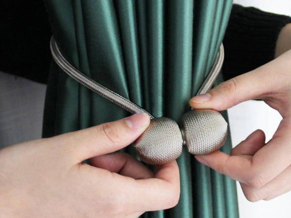 Dekoratívne klipy na záclony magneticky silné