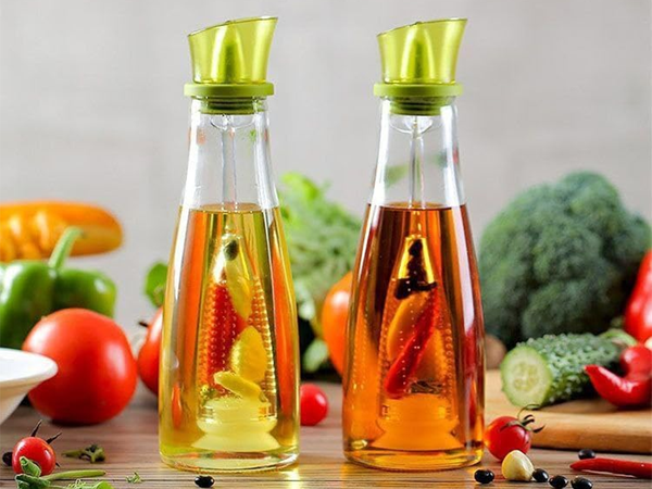 Öl- und essigflasche glasspender mit kräuterspender 0,5l