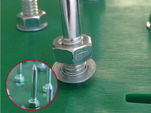 Záhradné prevzdušňovače na topánky s veľkými hrotmi na prevzdušňovanie trávnika