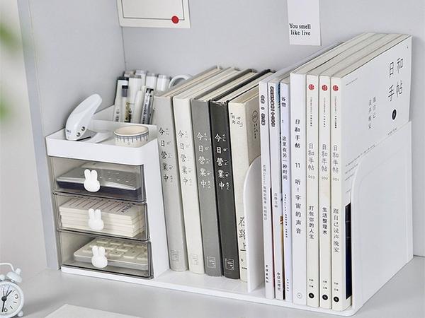 Schrank, organizer für den schreibtisch, regale für bücher und kleinigkeiten, schubladen