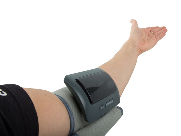 Electric upper arm blood pressure monitor automatic heart rate and blood pressure measurement