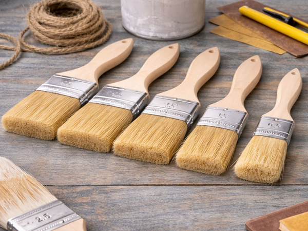 SET DE 5 PINCEAUX PLATS POUR PEINDRE LES MURS