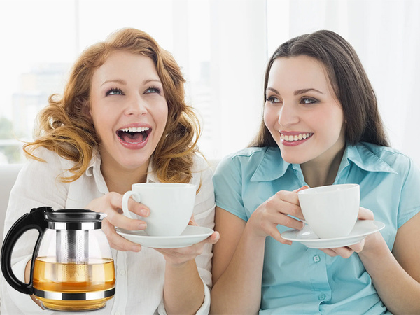 Electric kettle tea brewer set with heated base