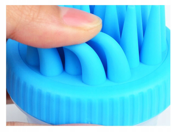 Brosse en silicone pour chien et chat avec distributeur de savon liquide