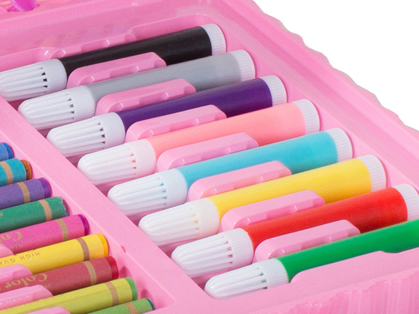 Set d'artiste pour la peinture dans l'emballage 68 pcs