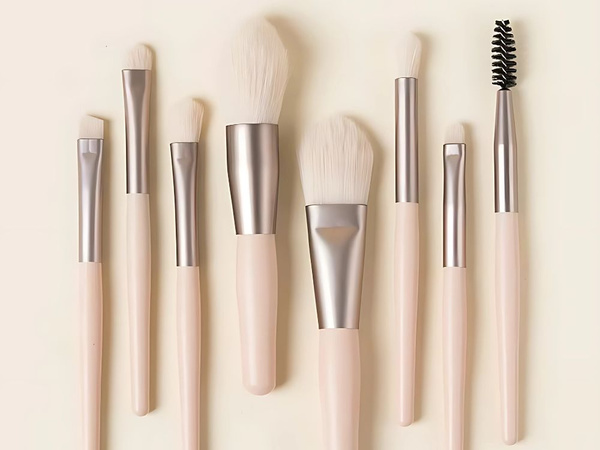 SET DE 8 PERII PROFESIONALE DE MACHIAJ PENTRU OCHI, SPRÂNCENE, CU CUTIE COSMETICĂ