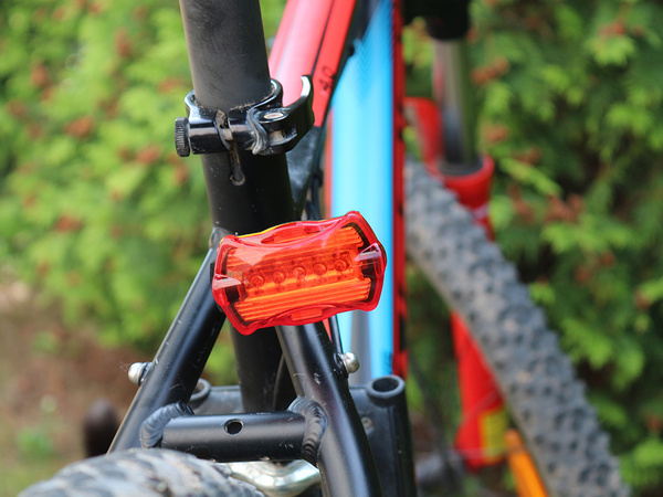 Zadné svetlo na bicykli zadné 5 led