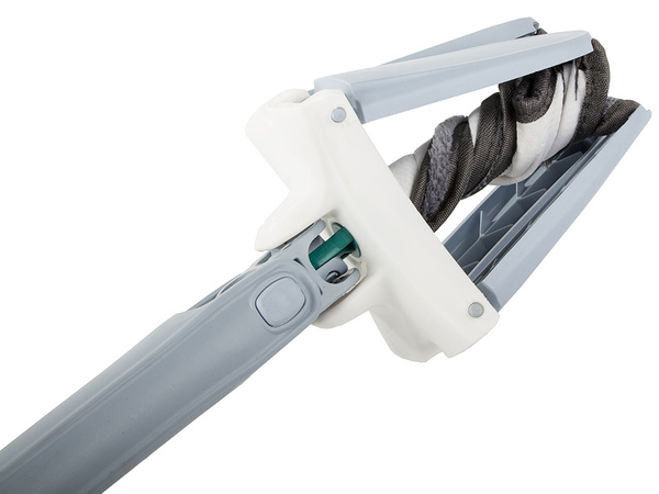 Flat mop for floor cleaning with wringer rotary twist wringer