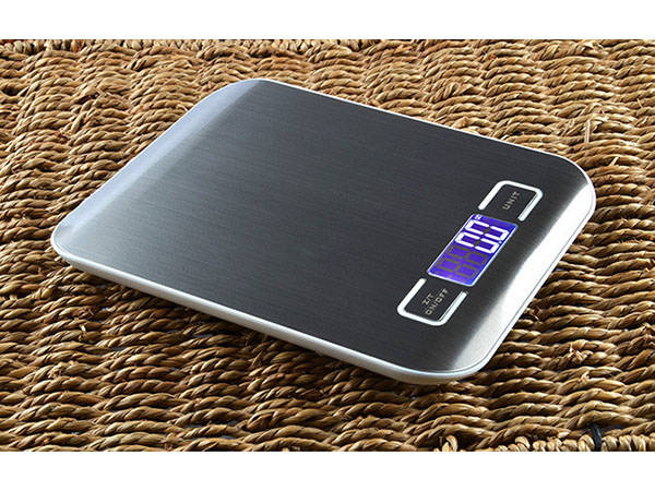 Elektroniskie kuģines svari lcd 5kg plastais tēlis