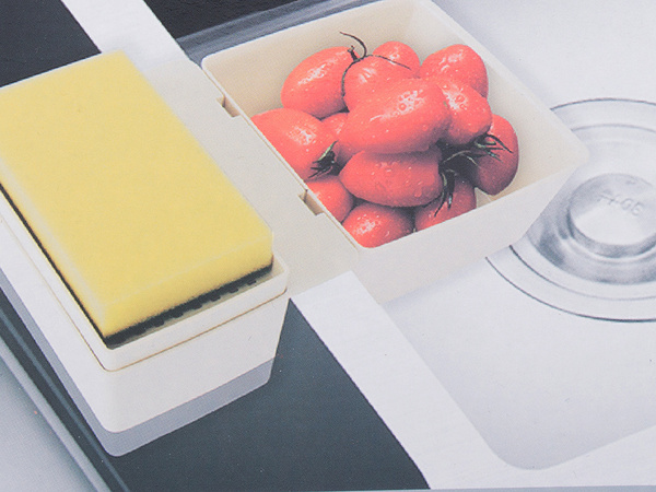 Dávkovač tekutín na riad odkapávač na hubky