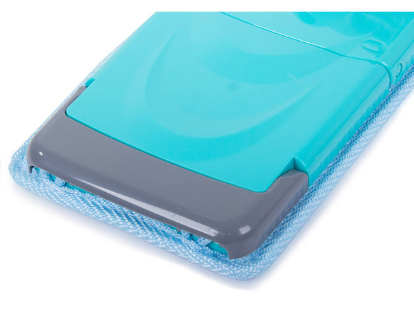 Flat mop for floor cleaning non-dripping titan twist