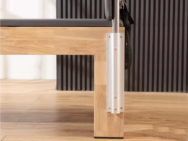 CVIČENÍ PILATES NA LŮŽKU REFORMER FITNESS TRÉNINKOVÉ ZAŘÍZENÍ