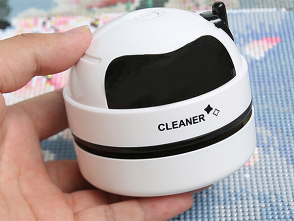 Mini ruční bezdrátový vysavač s kartáčem na drobky ze stolní klávesnice