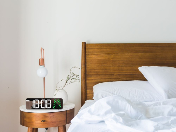 Reloj electronico digital led despertador termometro espejo de pie pilas usb