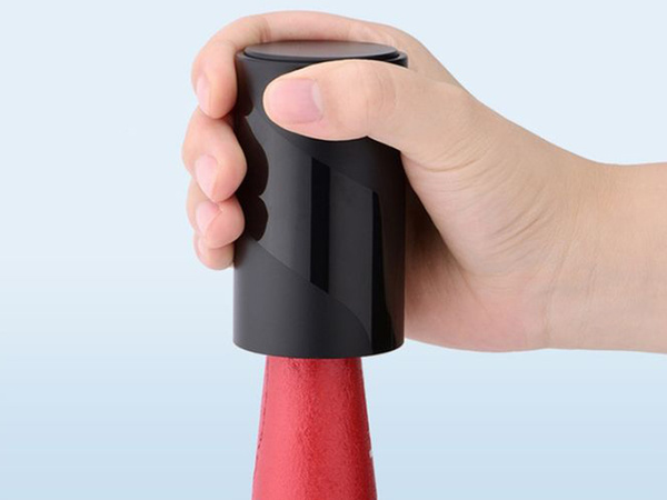 Automatický otvárač uzáverov pivných fliaš