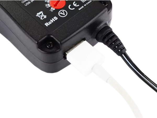 ÎNCĂRCĂTOR UNIVERSAL DE ALIMENTARE REGLABIL MULTI-GAMĂ 6 CONECTORI 3V-12V