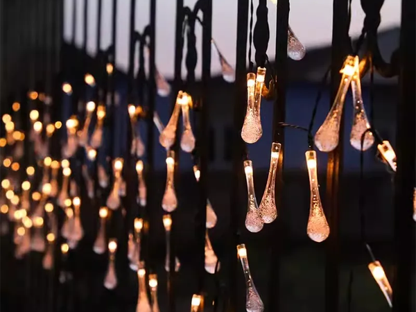 Lampki światełka solarne ogrodowe girlanda sople na taras balkon 50 led