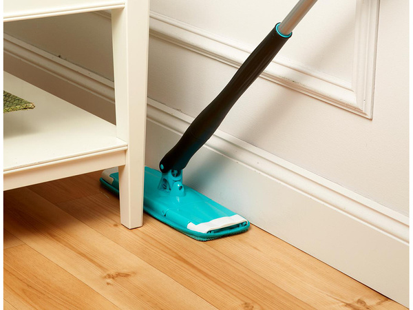 Flat mop for floor cleaning non-dripping titan twist