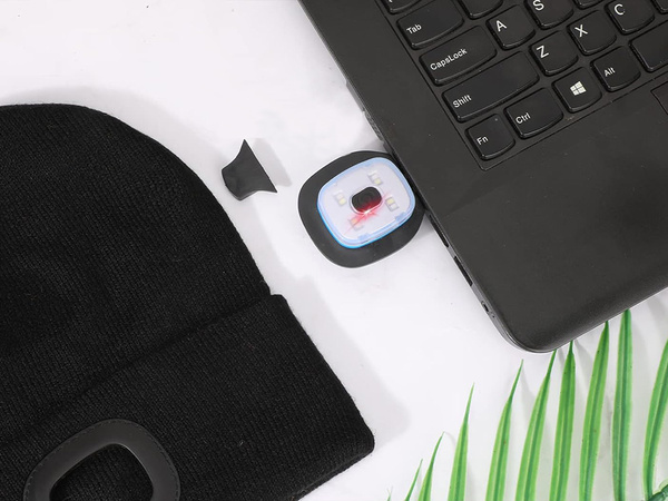 PODZIMNÍ ZIMNÍ ČEPICE S LED SVÍTILNOU ČERNÁ USB 3 REŽIMY SVĚTLA