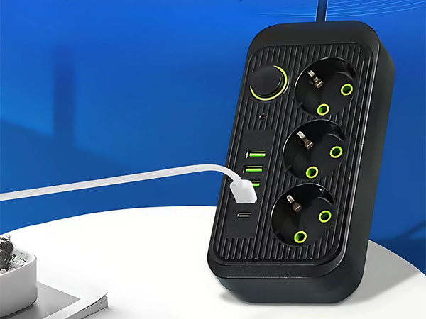 3 kištukinis maitinimo kištukas 3 kištukinis 250v 2m 4x usb 1x ucb-c