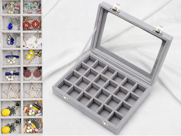 Juvelierizstrādājumu kastīte organizators, kas tiek parādīts zamšādas displejā