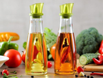 Bouteille d'huile et de vinaigre en verre avec distributeur d'herbes 0.5l