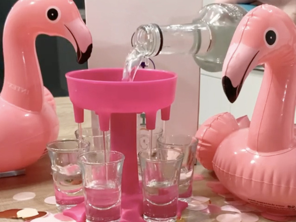 Stroj na nalévání nápojů ze skla