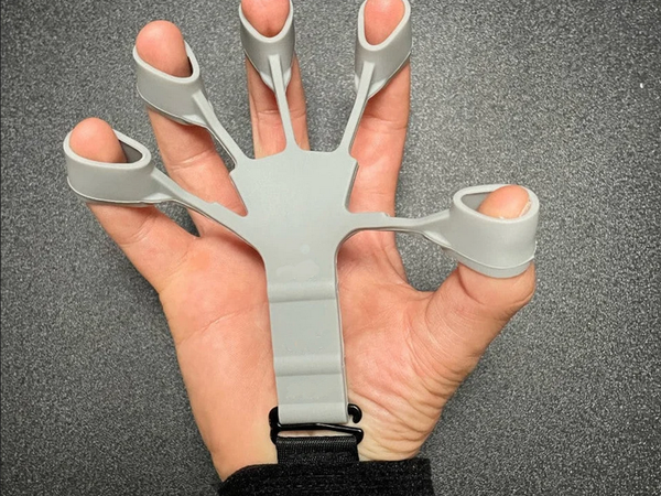 Finger trainer hand trainer stretcher hand therapy amplifier