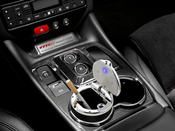 Scrumieră auto a condus coșul în locul unei cupe