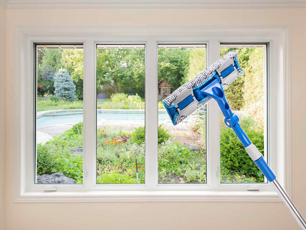Spălător de geamuri cu ștergător telescopic
