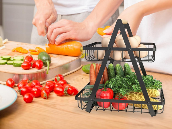 Kuchyňský regál v podkroví kuchyňský organizér s košem