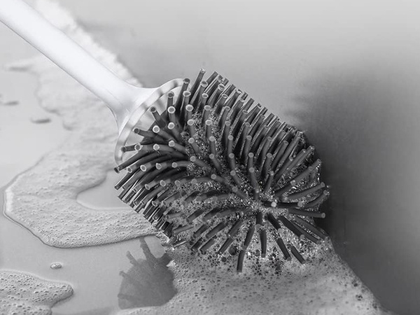 Silikonová wc štětka do koupelny s nepropustnou plnou základnou