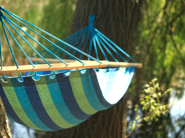 Hamac de jardin renforcé balançoire à bascule en bois coloré et rayé 200 x 80