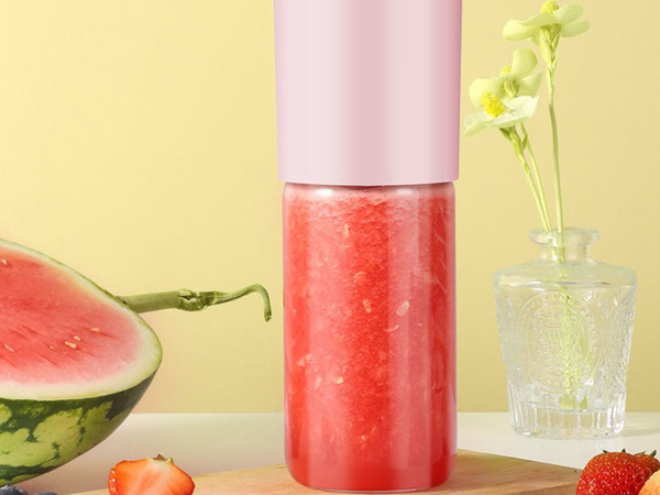 Bezdrátový mixér s USB portem, mini mixér na smoothie, 150 W