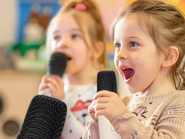 Bezžīļu karaoke personāla komplekts bluetooth speaker + 2x mikrofons