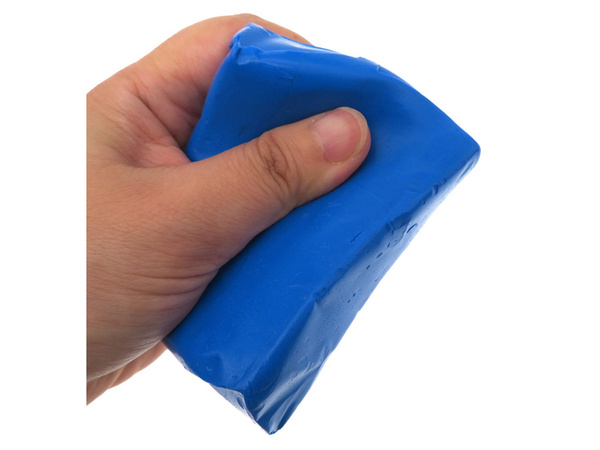 Cietais māls automobiļa krāsojuma tīrīšanai