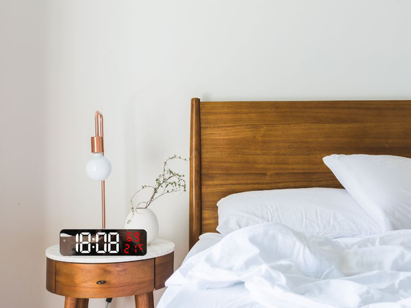 Reloj electronico digital led despertador termometro espejo de pie pilas usb