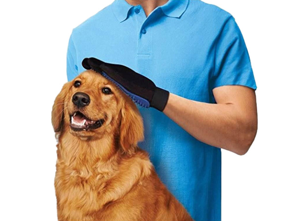 Simítókesztyű a kutya szőrének fésülésére