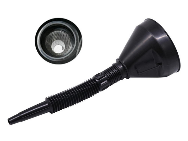 Veľký lievik na palivo so sitkom na olej v nádrži