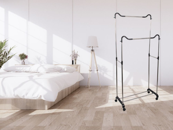 Garderoobi mobiilne mantlihoidja topelt riiulitega riiul ratastel