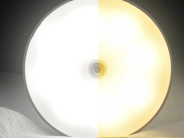 Samolepiace led svetlo so senzorom od súmraku do úsvitu pre schody