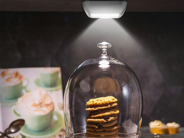 Self-adhesive motion detector staircase night light led